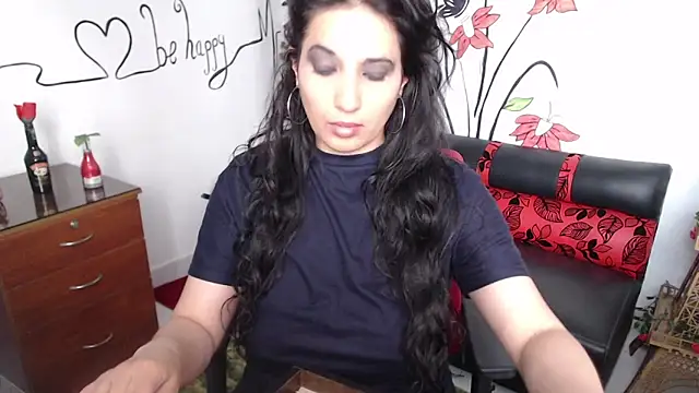 Snapshot of Roxanne_Ssummers chatting on January 8, 2025, 8:18 pm Roxanne Ssummers online show from January 8, 2025, 8:18 pm