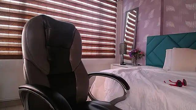 Snapshot of Moony_14 chatting on March 8, 2025, 8:14 pm Moony 14 online show from March 8, 2025, 8:14 pm