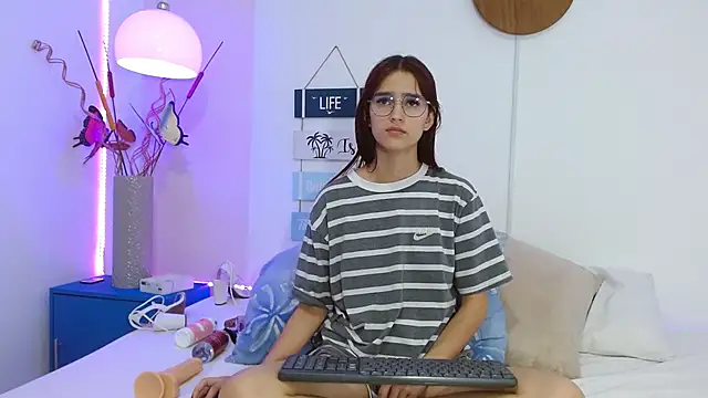 MelodyMansson online show from January 21, 2025, 8:21 pm