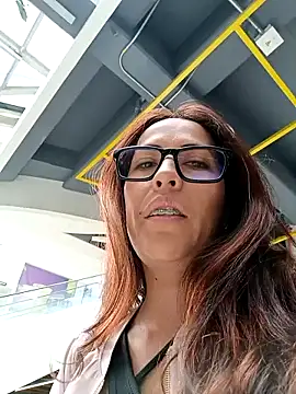 Snapshot of Lena-32 chatting on February 7, 2025, 3:41 pm Lena-32 online show from February 7, 2025, 3:41 pm