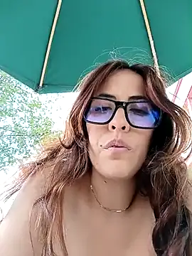 Snapshot of Lena-32 chatting on February 26, 2025, 7:27 pm Lena-32 online show from February 26, 2025, 7:27 pm