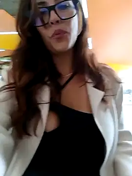 Snapshot of Lena-32 chatting on March 17, 2025, 5:38 pm Lena-32 online show from March 17, 2025, 5:38 pm