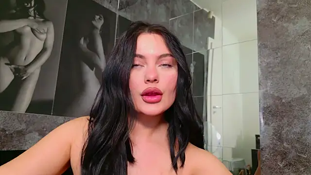 Snapshot of celia_chanel chatting on February 3, 2025, 9:30 am celia chanel online show from February 3, 2025, 9:30 am