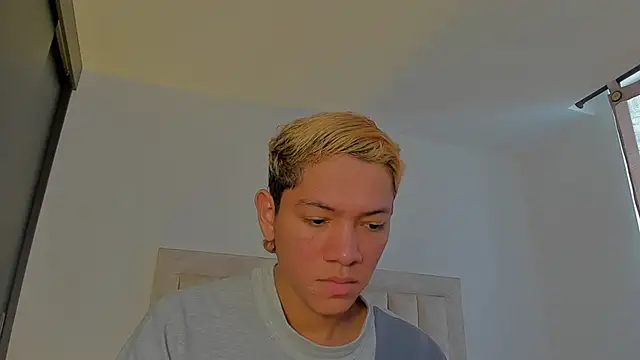 JulianRose 1 online show from November 24, 2025, 1:33 pm