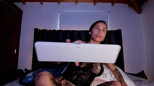 Snapshot of paulina_soto chatting on December 20, 2025, 8:27 pm paulina soto online show from December 20, 2025, 8:27 pm