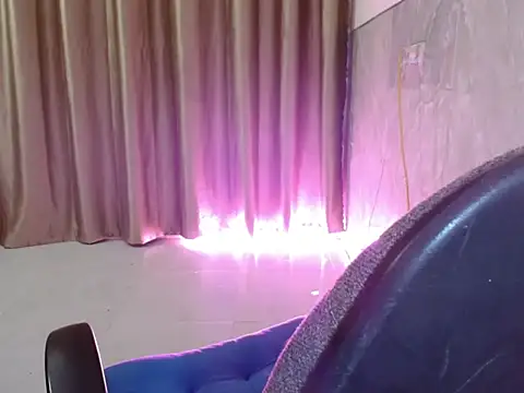 Pink Pretty online show from September 14, 2025, 5:23 pm