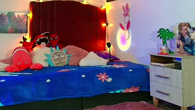 alisson zafiro  online show from September 11, 2025, 3:17 am