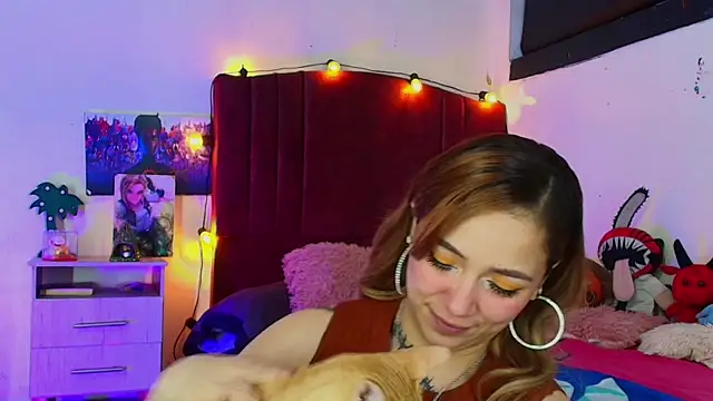 alisson zafiro  online show from November 1, 2025, 3:19 am