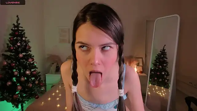 Snapshot of Lil_Amelie chatting on December 19, 2024, 6:45 am Lil Amelie online show from December 19, 2024, 6:45 am