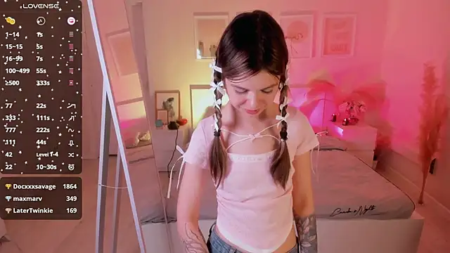 Snapshot of Lil_Amelie chatting on February 3, 2025, 5:24 pm Lil Amelie online show from February 3, 2025, 5:24 pm
