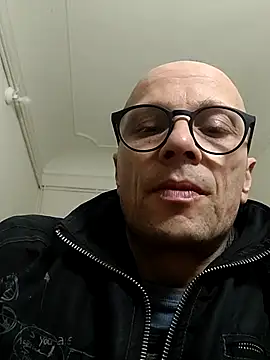 wedge75 online show from November 9, 2025, 11:03 pm