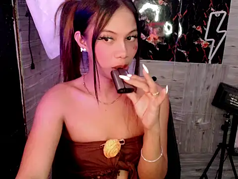 Snapshot of whiteladyboy chatting on October 23, 2025, 5:44 pm whiteladyboy online show from October 23, 2025, 5:44 pm