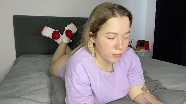 Embersweetbunny online show from February 1, 2025, 2:45 pm