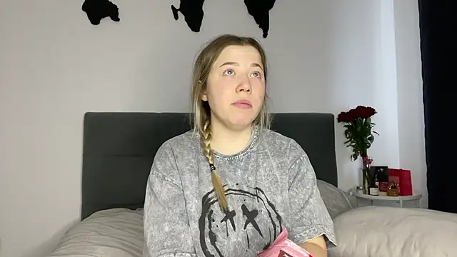 Embersweetbunny online show from February 11, 2025, 1:30 pm