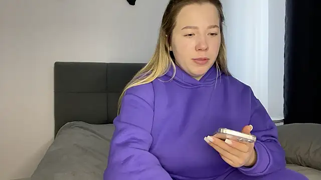 Embersweetbunny online show from February 22, 2025, 1:13 pm