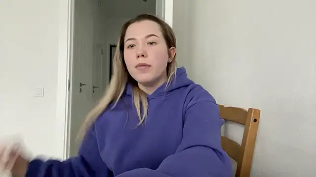 Embersweetbunny online show from March 6, 2025, 2:18 pm