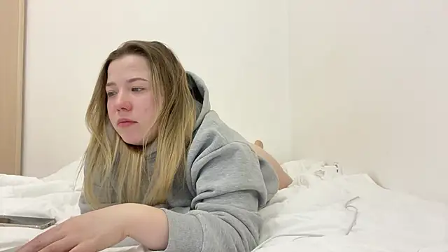 Embersweetbunny online show from March 10, 2025, 3:52 pm