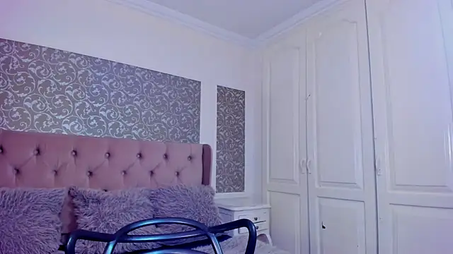 IssadoraJames online show from September 27, 2025, 2:11 pm