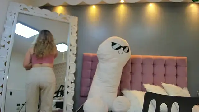 IssadoraJames online show from October 5, 2025, 2:26 pm