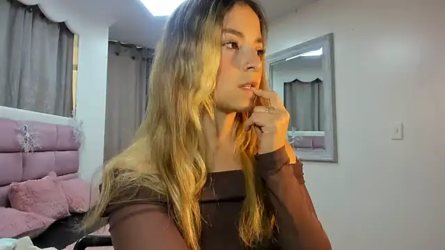 IssadoraJames online show from November 28, 2025, 8:11 pm