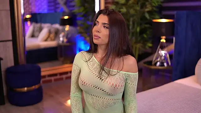 Snapshot of NicoleCellini chatting on January 8, 2025, 7:03 pm NicoleCellini online show from January 8, 2025, 7:03 pm