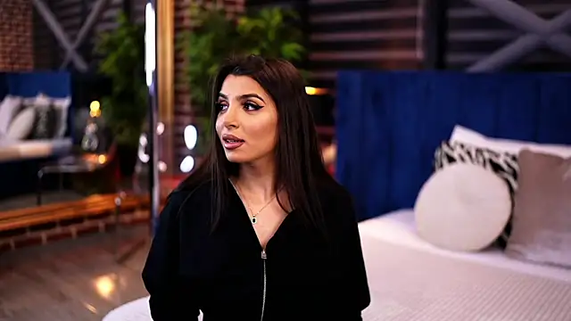 Snapshot of NicoleCellini chatting on February 27, 2025, 7:15 pm NicoleCellini online show from February 27, 2025, 7:15 pm