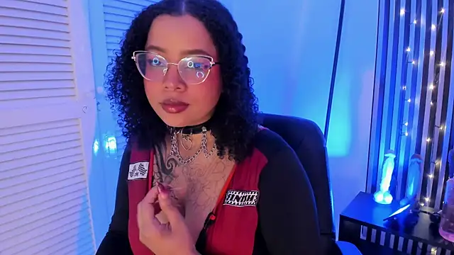 Emiilycollins online show from December 12, 2024, 4:48 am