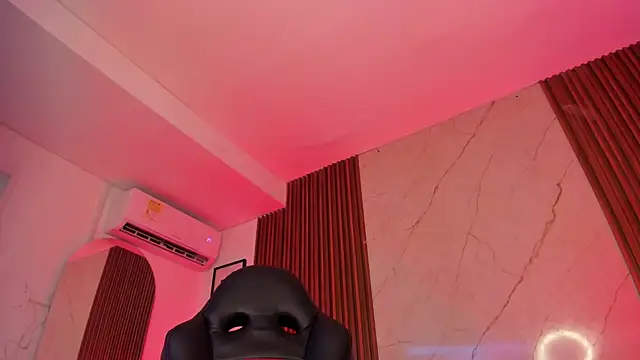 Emiilycollins online show from December 12, 2024, 9:04 pm