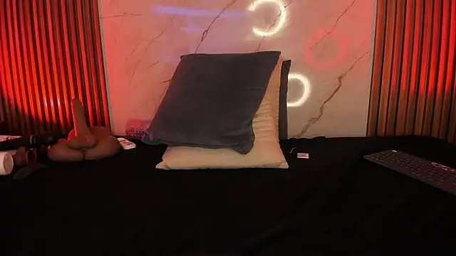 Emiilycollins online show from January 31, 2025, 2:15 am