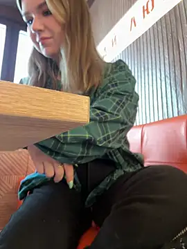 Snapshot of PumaShyXD chatting on December 18, 2024, 11:13 am PumaShyXD online show from December 18, 2024, 11:13 am