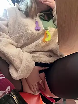 Snapshot of PumaShyXD chatting on January 6, 2025, 11:40 am PumaShyXD online show from January 6, 2025, 11:40 am