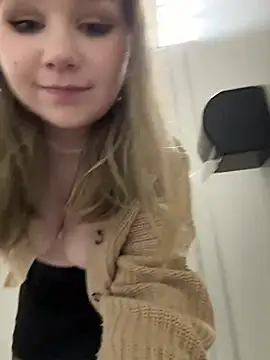 Snapshot of PumaShyXD chatting on March 2, 2025, 1:27 pm PumaShyXD online show from March 2, 2025, 1:27 pm