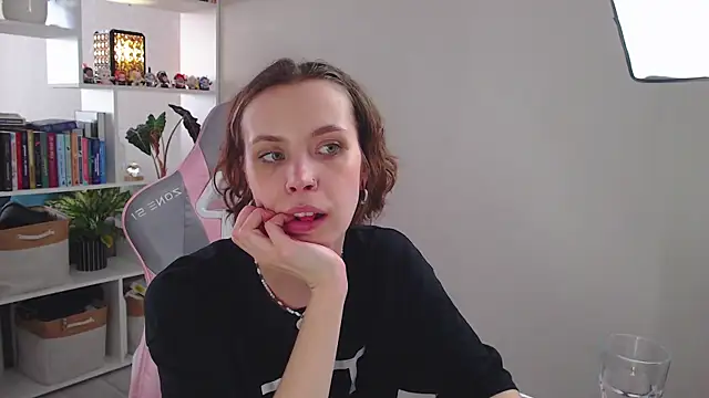 milly ross online show from February 25, 2025, 10:26 am