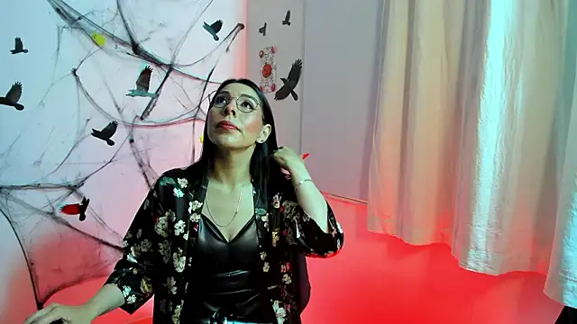 AdelleLennox cg online show from November 5, 2025, 3:01 pm