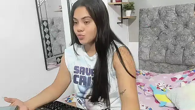 Snapshot of Alejandra_evanss chatting on December 3, 2024, 1:52 am Alejandra evanss online show from December 3, 2024, 1:52 am