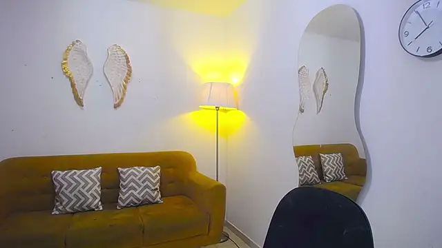 paolunaa online show from November 21, 2025, 12:54 am