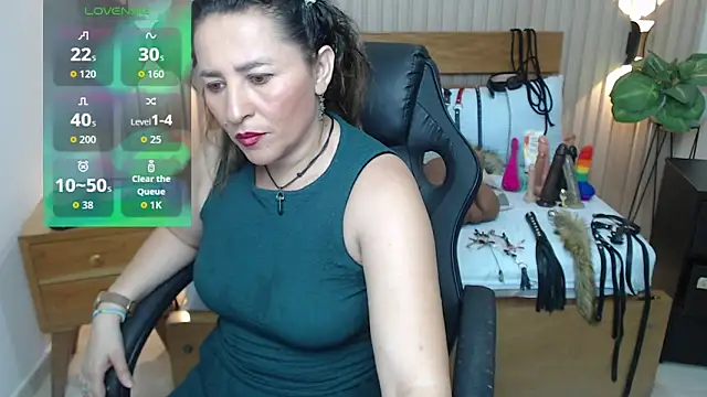 luciana ballesteros  online show from November 15, 2025, 12:23 pm