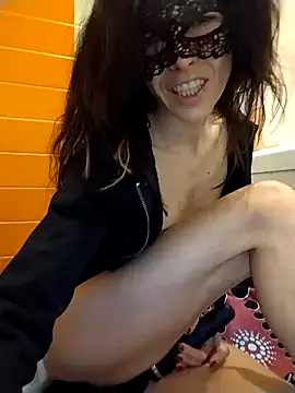 Snapshot of EmySkinny85 chatting on January 8, 2025, 9:32 am EmySkinny85 online show from January 8, 2025, 9:32 am