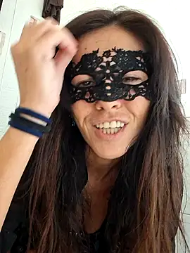 EmySkinny85 online show from November 18, 2025, 3:16 pm