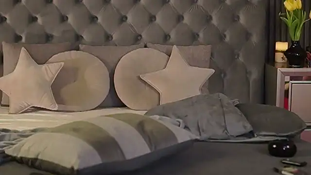 Snapshot of AmelyNoir chatting on January 19, 2025, 1:53 am AmelyNoir online show from January 19, 2025, 1:53 am