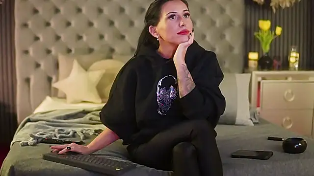 Snapshot of AmelyNoir chatting on January 20, 2025, 12:36 am AmelyNoir online show from January 20, 2025, 12:36 am