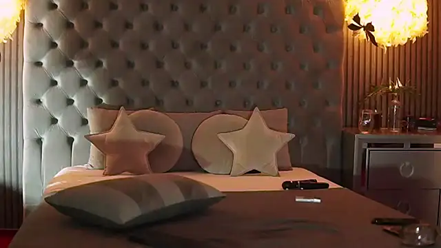 Snapshot of AmelyNoir chatting on February 20, 2025, 9:42 pm AmelyNoir online show from February 20, 2025, 9:42 pm