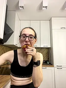 MartiniiSelenna online show from October 6, 2025, 5:49 am