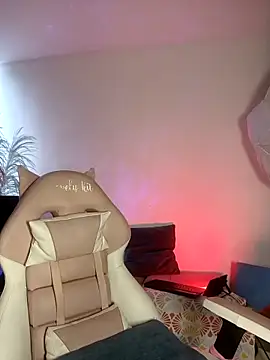 Snapshot of lovely_kitt chatting on October 19, 2025, 8:42 pm lovely kitt online show from October 19, 2025, 8:42 pm