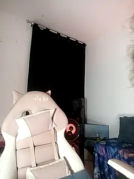 Snapshot of lovely_kitt chatting on November 8, 2025, 12:33 am lovely kitt online show from November 8, 2025, 12:33 am