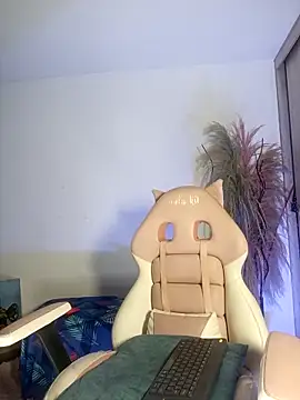 Snapshot of lovely_kitt chatting on December 3, 2025, 12:40 am lovely kitt online show from December 3, 2025, 12:40 am