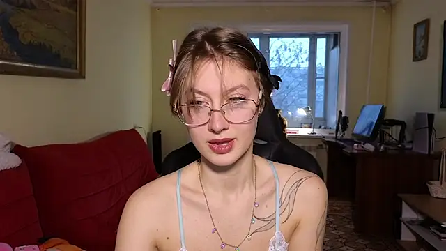 MalvinaBlum online show from November 18, 2025, 2:28 am