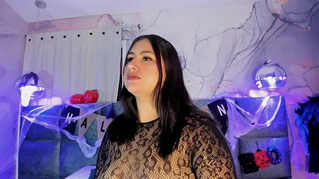 sabrinamilani online show from October 31, 2025, 11:33 am