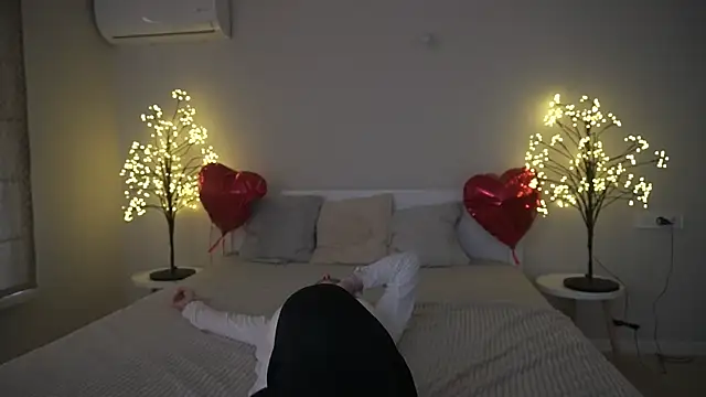 IceDanielles online show from March 15, 2025, 12:34 pm