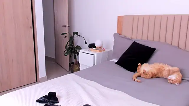 AnaHenao online show from September 25, 2025, 6:11 pm